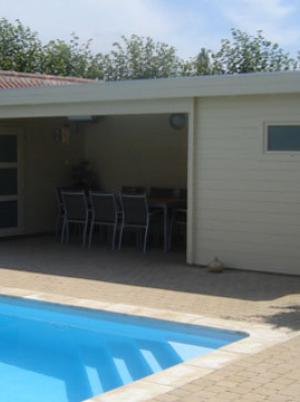 poolhouse met overkapping