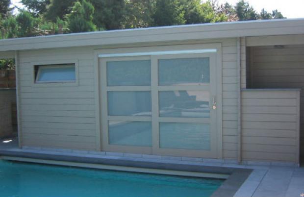 Poolhouse met schuifdeur